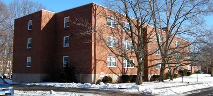 Eastbrook Towers & Stonebridge Apartments in East Hartford, CT - Building Photo - Building Photo