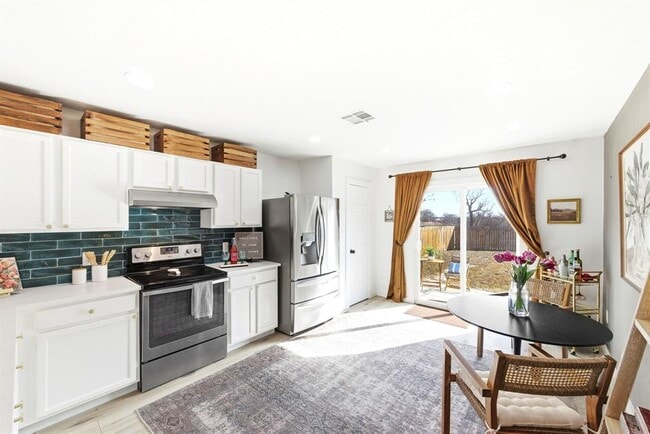 5905 Los Dios Pl in Austin, TX - Building Photo - Building Photo