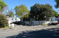 Vista Grove Mobile Home Park in Vista, CA - Foto de edificio - Building Photo