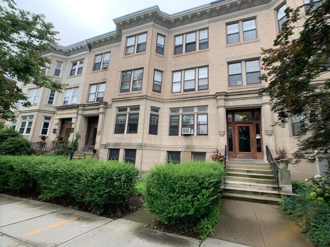 1199 Beacon St, Unit 3 in Brookline, MA - Building Photo - Building Photo