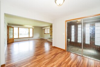 150 E 272nd St in Euclid, OH - Building Photo - Building Photo