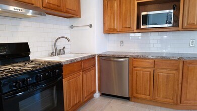 1301 Sunset Dr in Norfolk, VA - Foto de edificio - Building Photo
