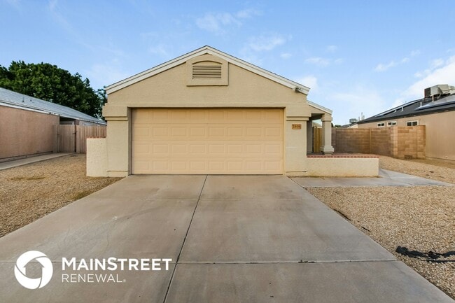 2806 W Campo Bello Dr