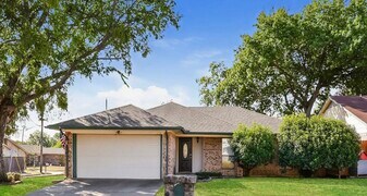 6057 Burchill Rd in Fort Worth, TX - Building Photo