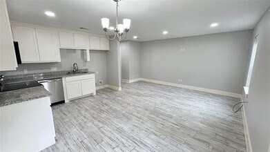 326 W Morgan St in Denison, TX - Building Photo - Building Photo