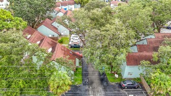 5602 Ashley Oaks Dr in Tampa, FL - Building Photo
