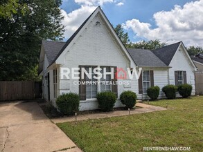 6375 N Fawn Hollow Cir in Memphis, TN - Foto de edificio - Building Photo