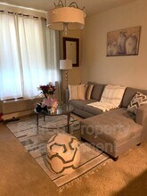 8078 NE Miriam Way in Hillsboro, OR - Building Photo - Building Photo