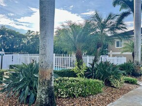 4812 Washington St in Hollywood, FL - Building Photo - Building Photo