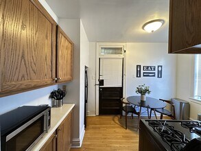 1911 W Larchmont Ave in Chicago, IL - Building Photo - Building Photo