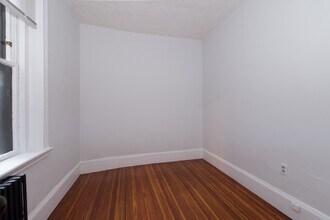 85 Myrtle St, Unit 4 in Boston, MA - Foto de edificio - Building Photo