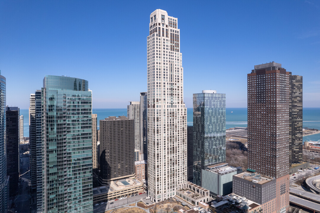 401 E Ontario St in Chicago, IL - Foto de edificio