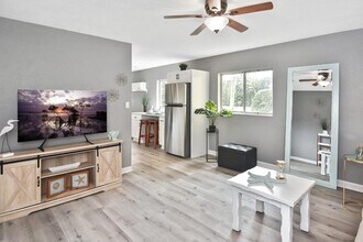 8135 Country Rd in Ft. Myers, FL - Building Photo - Building Photo