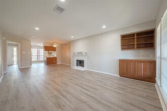 200 Panorama Dr in Conroe, TX - Building Photo - Building Photo
