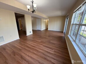 1102 Stony Brook Way in North Brunswick, NJ - Building Photo - Building Photo