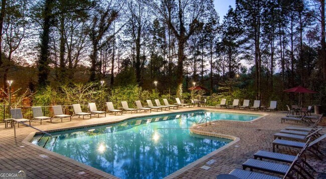 100 Pinhurst Dr in Atlanta, GA - Building Photo - Building Photo