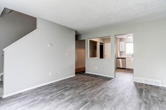 Autumn Woods in Jackson, MI - Building Photo - Building Photo