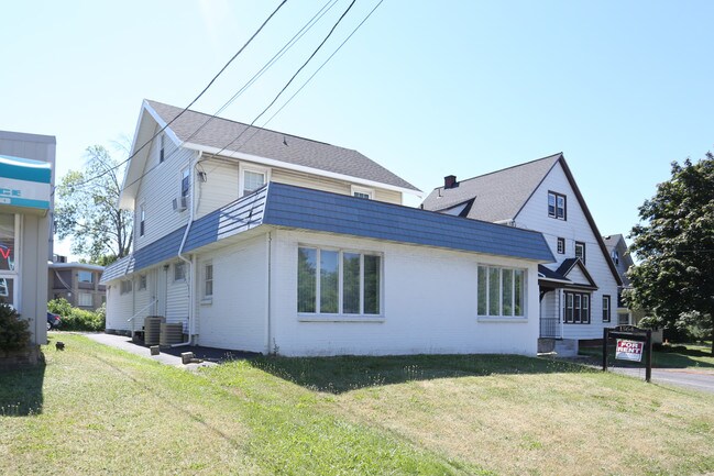 1564 Mount Hope Ave in Rochester, NY - Building Photo - Building Photo