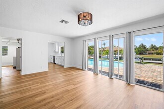 2265 NE 24th St in Lighthouse Point, FL - Building Photo - Building Photo