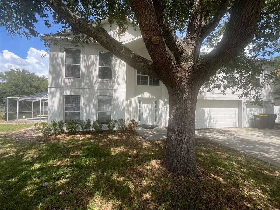 102 Evergreen Dr in Auburndale, FL - Building Photo
