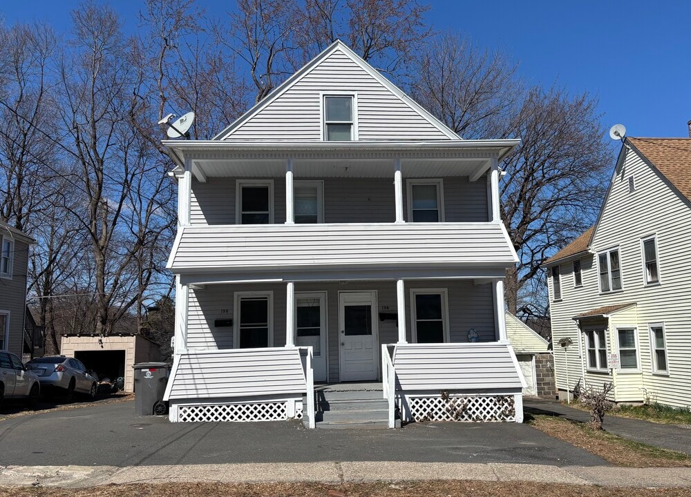 196 Greene St, Unit 2 in Bristol, CT - Foto de edificio