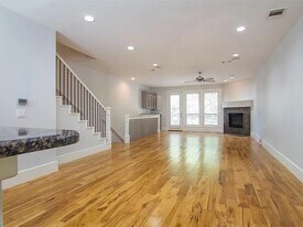2606 Shelby Ave, Unit 303 in Dallas, TX - Building Photo