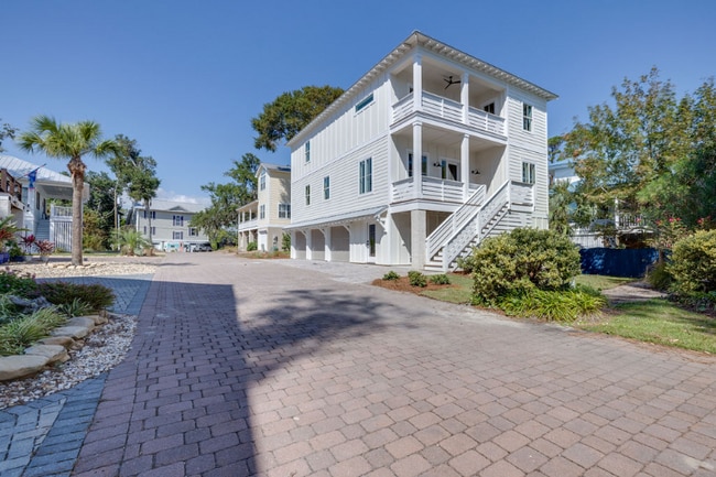 property at 4 River Oak Ln