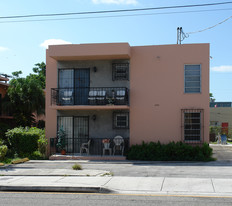 2000 SW 7th St Apartments