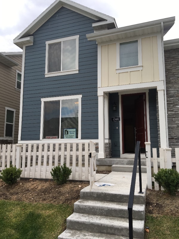 property at 1054 W Narrows Ln