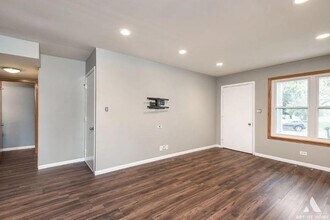 521 Milton Dr in Naperville, IL - Building Photo - Building Photo