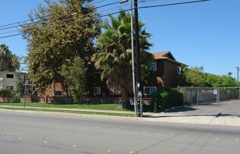 Maple Park Villas in El Cajon, CA - Foto de edificio - Building Photo