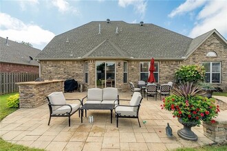 6513 W Hearth Falls Dr in Rogers, AR - Foto de edificio - Building Photo