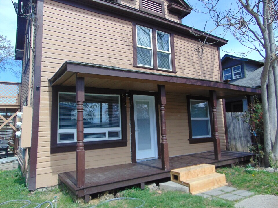 819 Taylor St in Medford, OR - Building Photo