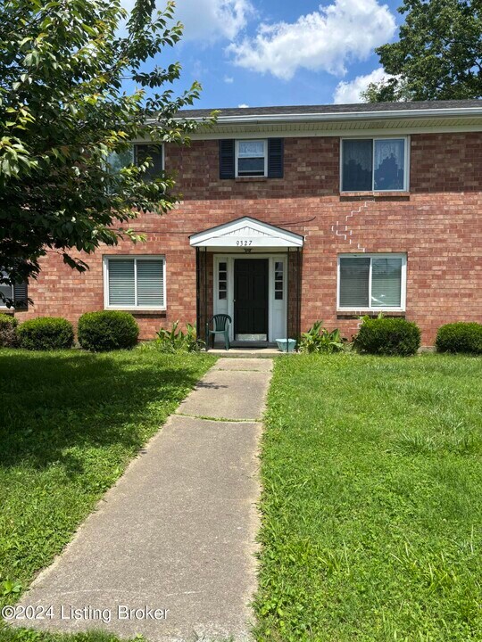 9327 La Grange Rd, Unit 1 in Louisville, KY - Building Photo