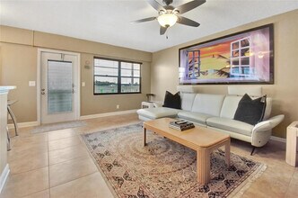 33 Fanshaw A in Boca Raton, FL - Building Photo - Building Photo