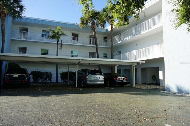 340 Pinellas Bayway S, Unit 203 in Tierra Verde, FL - Building Photo - Building Photo