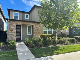 3180 Edgeview Dr in Sacramento, CA - Building Photo