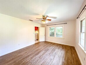 1403 NW 11th Rd in Gainesville, FL - Building Photo - Building Photo