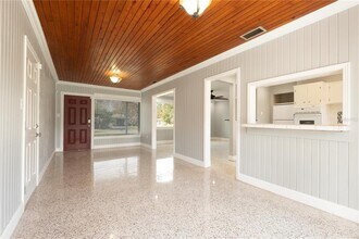 10235 N Fleetwood Dr in Tampa, FL - Building Photo - Building Photo