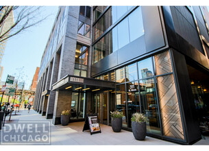 323 W Illinois St, Unit 1 in Chicago, IL - Foto de edificio - Building Photo