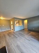 1354 Cunat Ct, Unit 1B in Lake In The Hills, IL - Building Photo - Building Photo