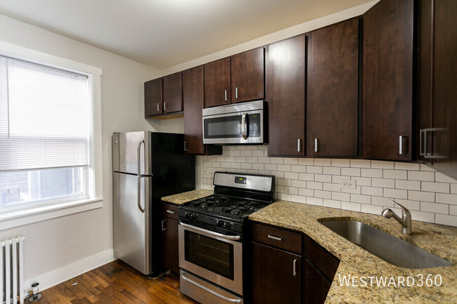 1662.5 W Farwell Ave in Chicago, IL - Building Photo - Building Photo