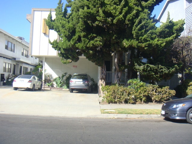 1610 Barry Ave, Unit 8 in Los Angeles, CA - Foto de edificio - Building Photo