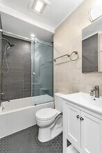 341 W 48th St, Unit 1 in New York, NY - Building Photo - Building Photo