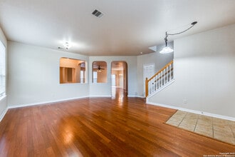 527 Mesa Loop in San Antonio, TX - Building Photo - Building Photo