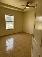 1313 N Sal St, Unit 4 in Edinburg, TX - Foto de edificio - Building Photo