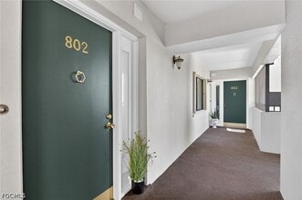 1900 Virginia Ave, Unit 802 in Ft. Myers, FL - Building Photo - Building Photo
