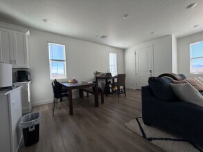 487 W Carnation Ct in Saint George, UT - Building Photo - Building Photo