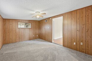 1759 S Park in Alvin, TX - Building Photo