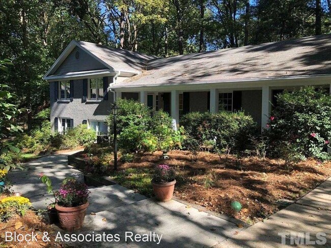 108 Perth Ct in Cary, NC - Foto de edificio - Building Photo